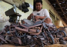 A man finishes a Harley Davidson bike miniature at a workshop in Klaten, Central Java. The bikes are the most popular in foreign markets. JP/ Ganug Nugroho Adi