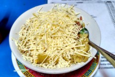 Warm porridge with a dash of mouthwatering cheese