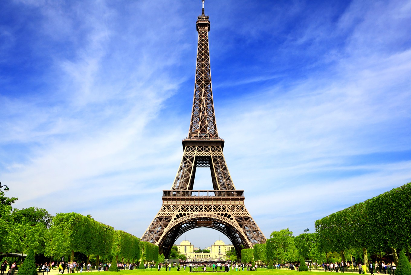 Is it Legal to Photograph the Eiffel Tower at Night?