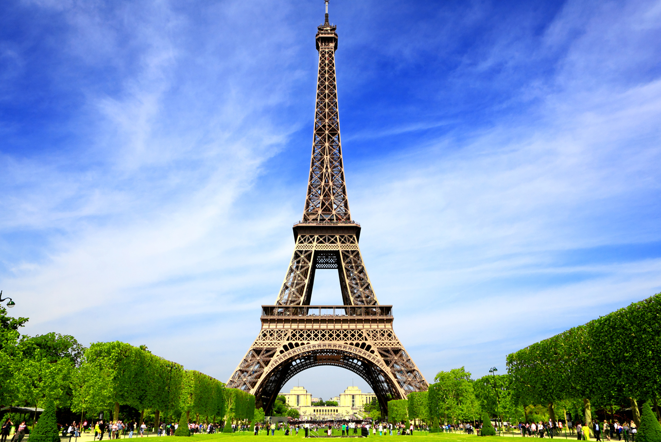 Why it's actually illegal to take pictures of Eiffel Tower at ...