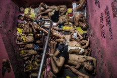  Nearly 10,000 inmates freed as virus hits Philippine jails 