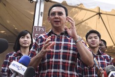 Ahok walks from home to cast vote