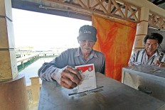 Strong wind knocks down polling stations in Gorontalo