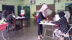 All-female polling station gives homey feeling to voting 
