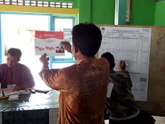 Quick count shows incumbent candidate pair leading Cilacap election 