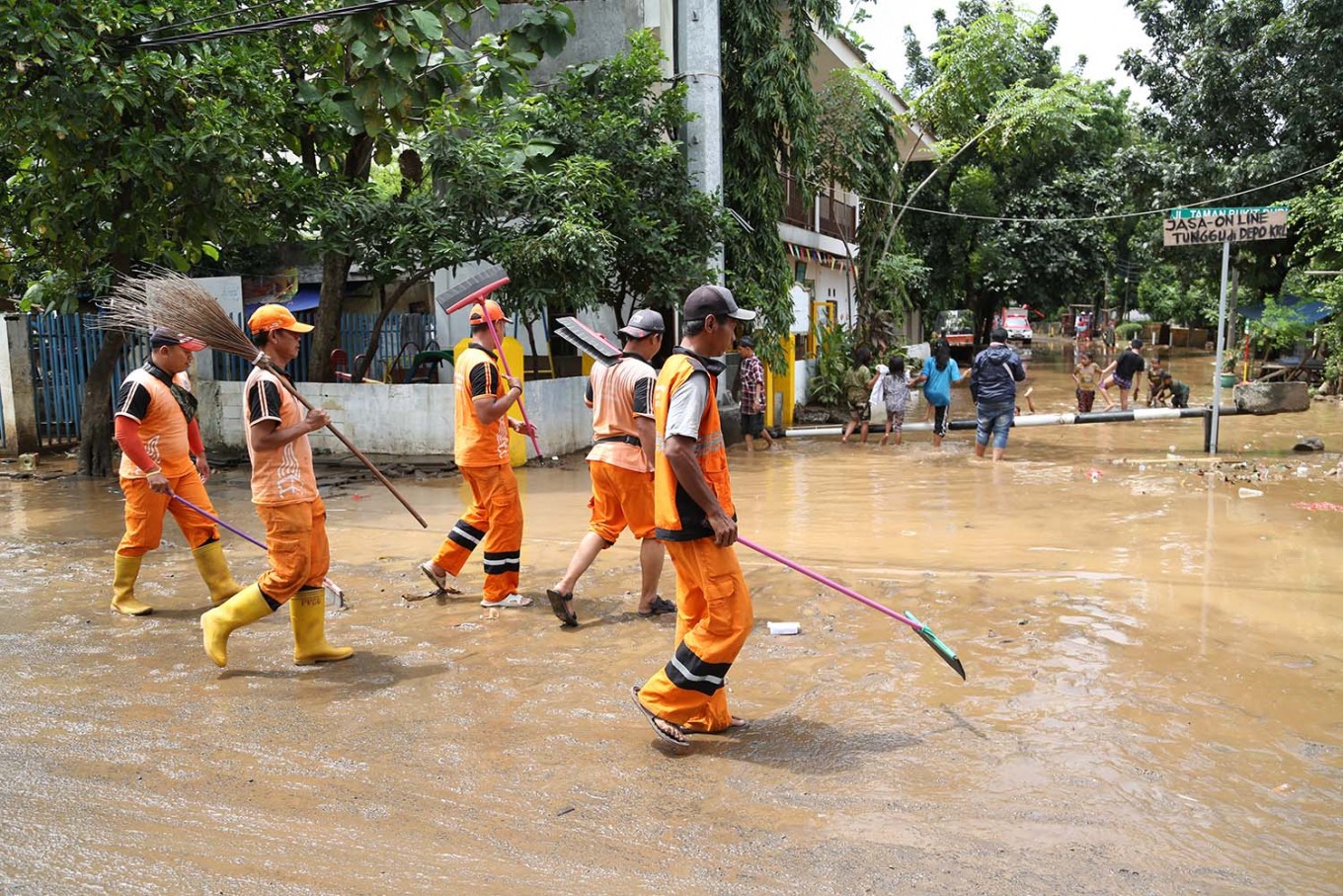 City's contract cleaners to get pay rise: Anies