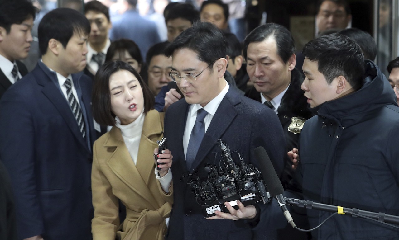 Key issues in trial of Samsung heir charged with bribery