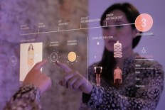 ‘Smart mirrors’ come to the fitting room