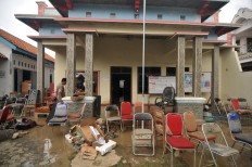 Floods in Central Java displace thousands of residents 