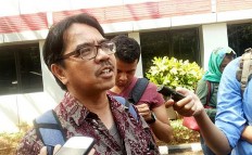 University of Indonesia lecturer Ade Armando speaks to journalists after questioning by the Jakarta Police, in this file photo taken in 2016. Ade, who left his lecturing job to become a politician with the Indonesian Solidarity Party (PSI), vows to uncover the ugly truth of legislators from within the House of Representatives. 