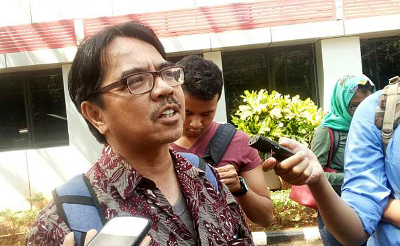 PSI's Ade Armando aims for upset win in legislative race - Politics - Vimarsana News