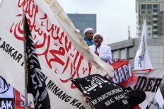 I am 'exiled by the ruling regime', Rizieq claims as he greets anti-Ahok rally reunion crowd