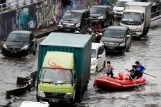 Ahok apologizes to victims of flooding in Jakarta 