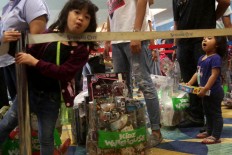 Beware of false discounts, expired products on year-end sales, says YLKI