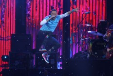 Coldplay vocalist visits sick fan in Manila hospital 