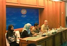 Indonesians detained in Saudi Arabia for bomb joke return home