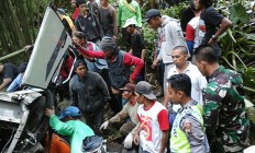 Six killed in Central Java bus plunge
