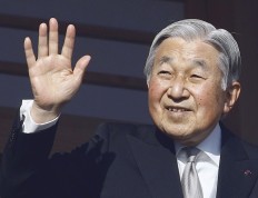 Japan's emperor in Thailand to pay respects to late king