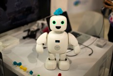 Chatting robots and music: fun gadgets on show in Barcelona 