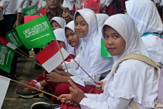Thousands of Bogor students, teachers welcome King Salman