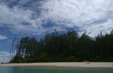 Tourists pretend Gorontalo’s islands are Gilligan’s Island