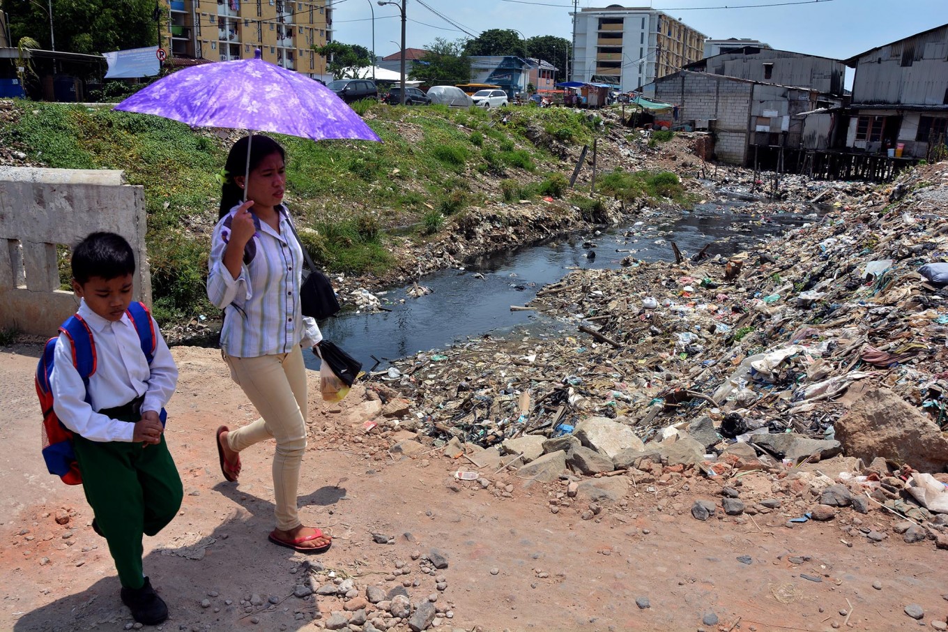 Polluted West Jakarta river to be analyzed - City - The Jakarta Post