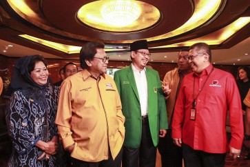 Hanura Party chairman Oesman Sapta Odang (second left) is pictured at an event in 2017 alongside (from left) NasDem Party secretary-general Nining Indra Shaleh, United Development Party (PPP) leader Djan Faridz and Indonesian Democratic Party of Struggle (PDI-P) secretary-general Hasto Kriatiyanto. 