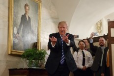 Trump welcomes first wave of White House tourists