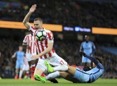  Man City's EPL title hopes damaged with 0-0 draw vs. Stoke 