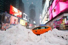 Broadway theaters to stay open Tuesday night despite snow 