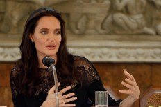 Angelina Jolie to teach course at London School of Economics 