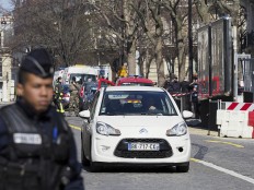 Letter bomb explodes at France office of IMF, injuring 1 