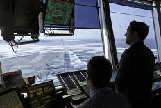 Trump calls for privatizing air traffic control operations 