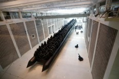 Chinese artist Ai brings new refugee-themed piece to Prague