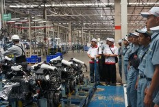 Students visit a Nissan and Datsun factory.  