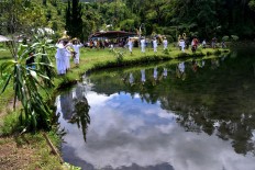 Hundreds flock to Lake Madirda to observe Melasti