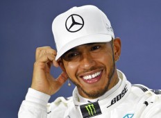 Lewis Hamilton takes pole in record pace at F1 Australian GP&nbsp;