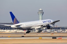 Teens wearing leggings barred from United flight 