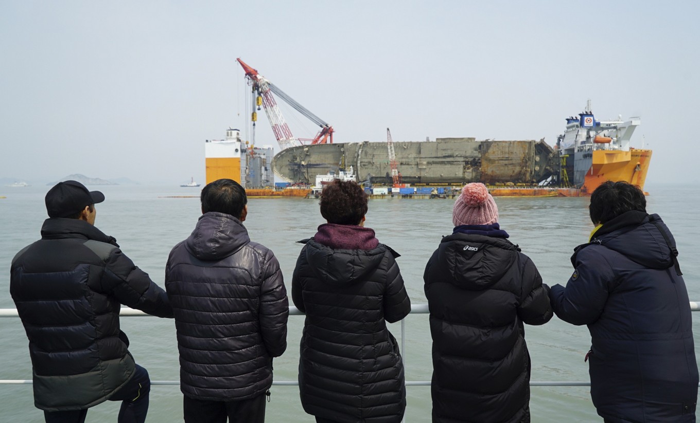New search begins for missing Sewol passengers