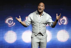 Johnson says 'Baywatch' is summer's 'sexiest, funniest' pic 