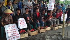 Makassar students show solidarity with Kendeng farmers