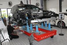  Mercedes-Benz introduces body and paint facility