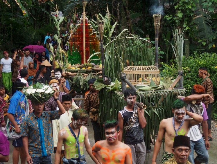 Bunder-Jarakan's residents regard rain and cow as valuable items