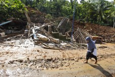 Rescues find 2 more bodies after Indonesian landslide