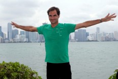 While tennis heads to clay, Roger Federer heads for vacation