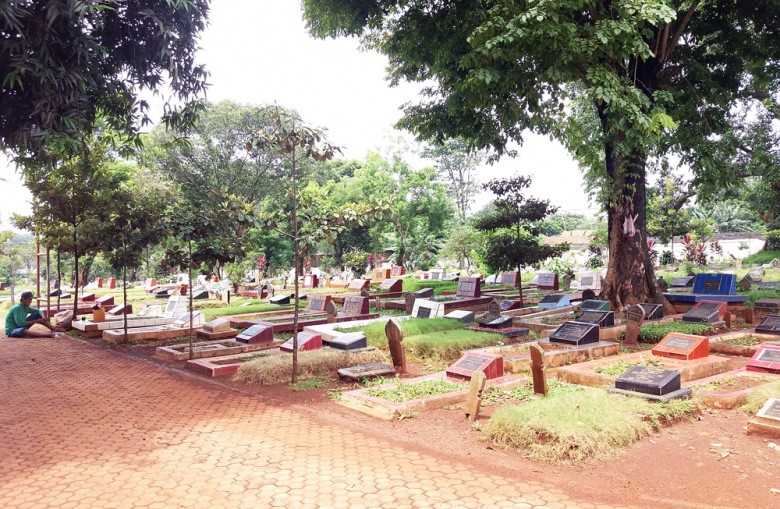 The Bambu Apus public cemetery in Cipayung, East Jakarta,  Nov. 14, 2016. 
