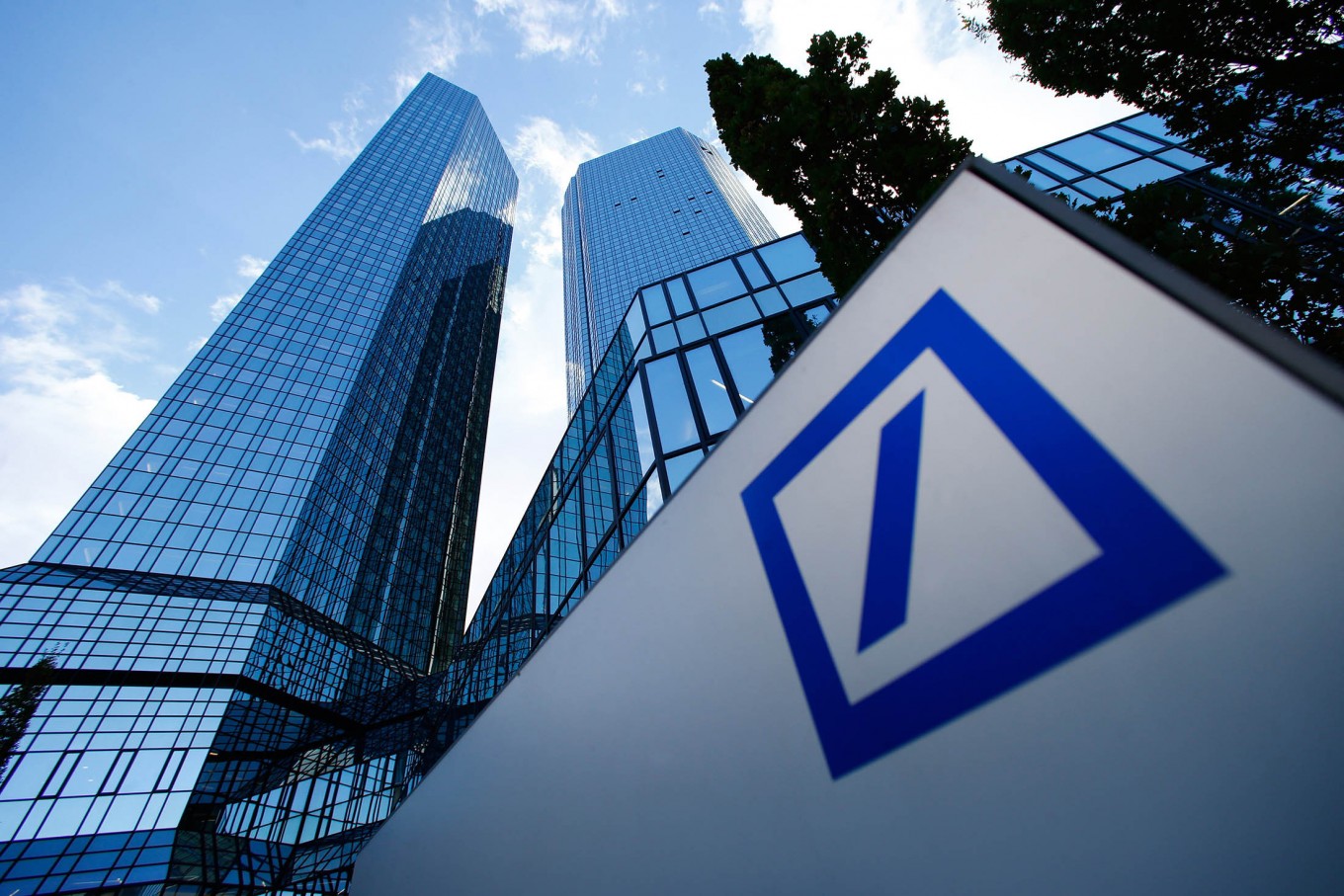 Deutsche Bank slashes up to 500 investment banking jobs: report