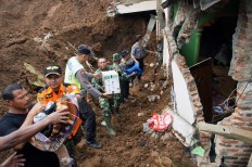 Families of Ponorogo landslide victims want extension of search operation