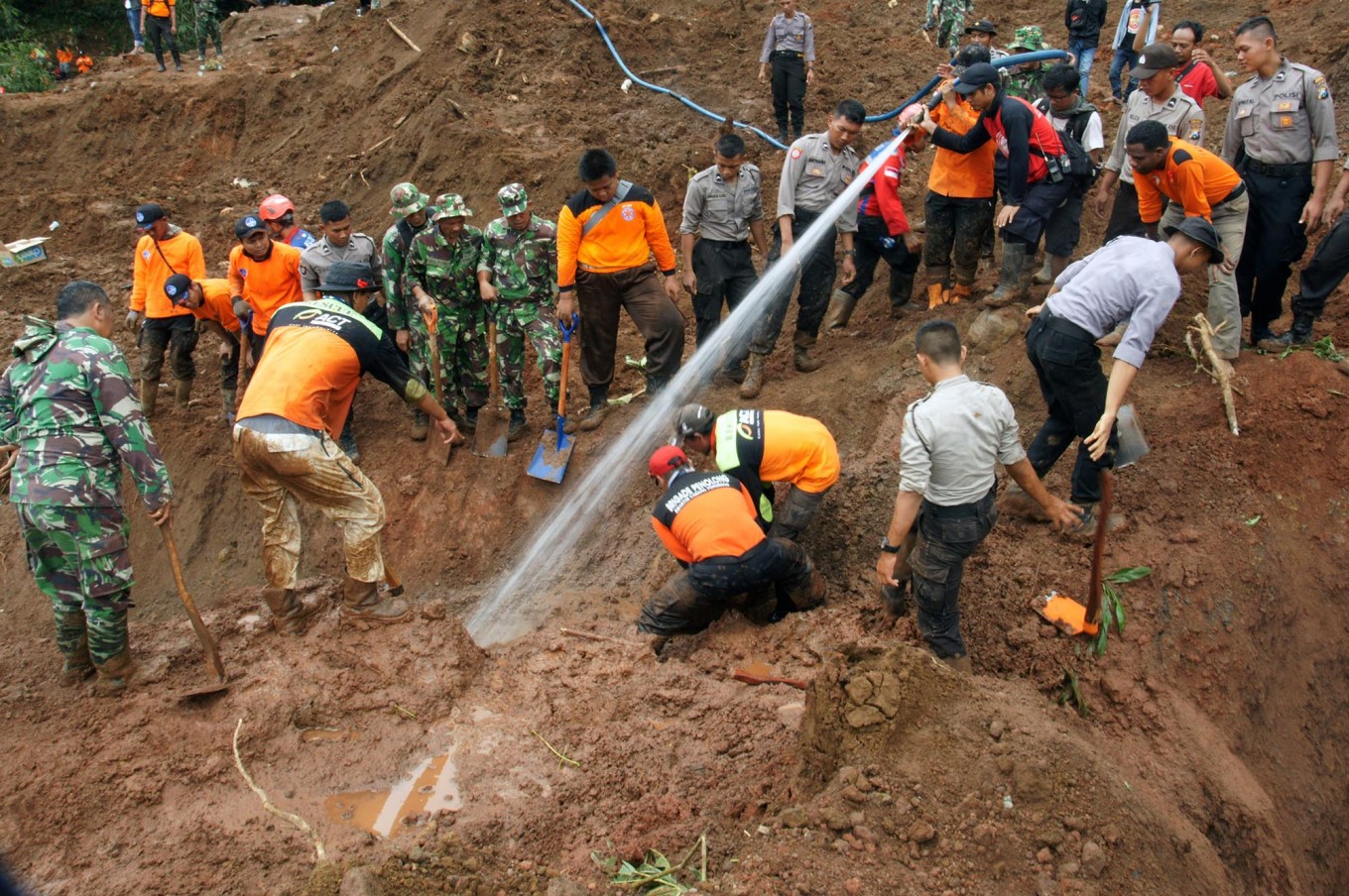 Social Affairs Ministry gives Rp 150b in aid to Ponorogo landslide