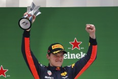 Verstappen passes 9 cars in one lap in masterful China race